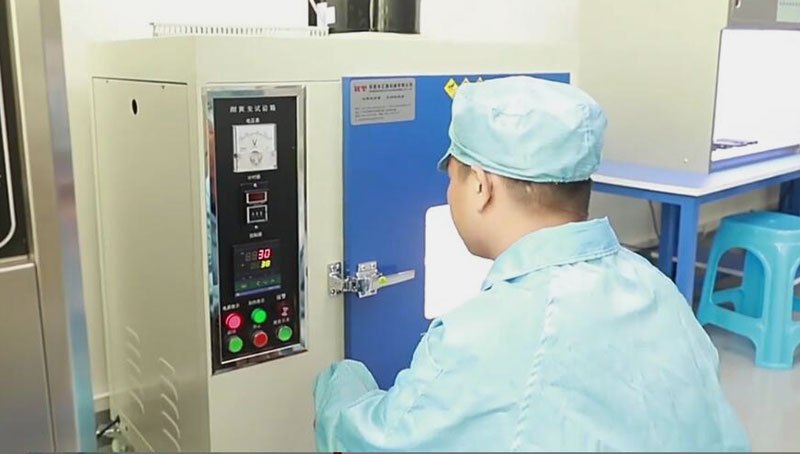 硅膠制品噴有手感油有什么作用？