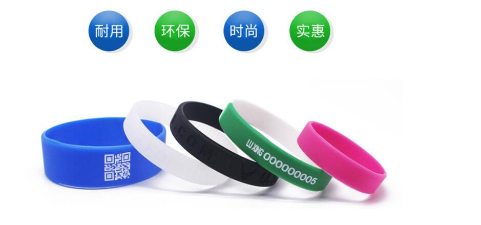 你知道液態(tài)硅膠手環(huán)怎么樣清洗嗎？